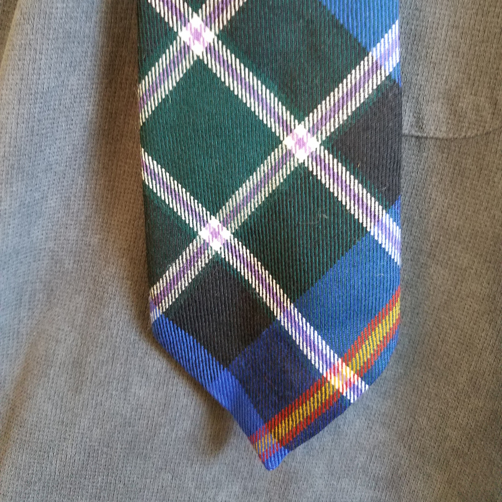 Wool tie